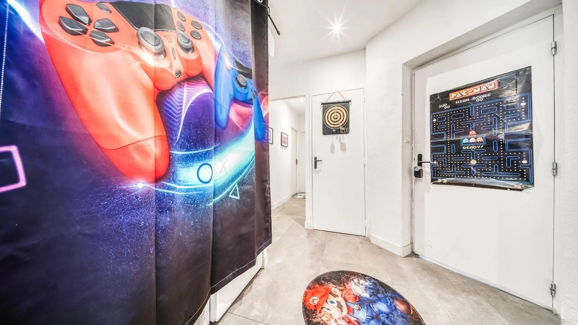 L'Aventure: Gaming Haven with Arcade, Billiards & Family-Friendly Amenities Apartment Saint-Etienne  France