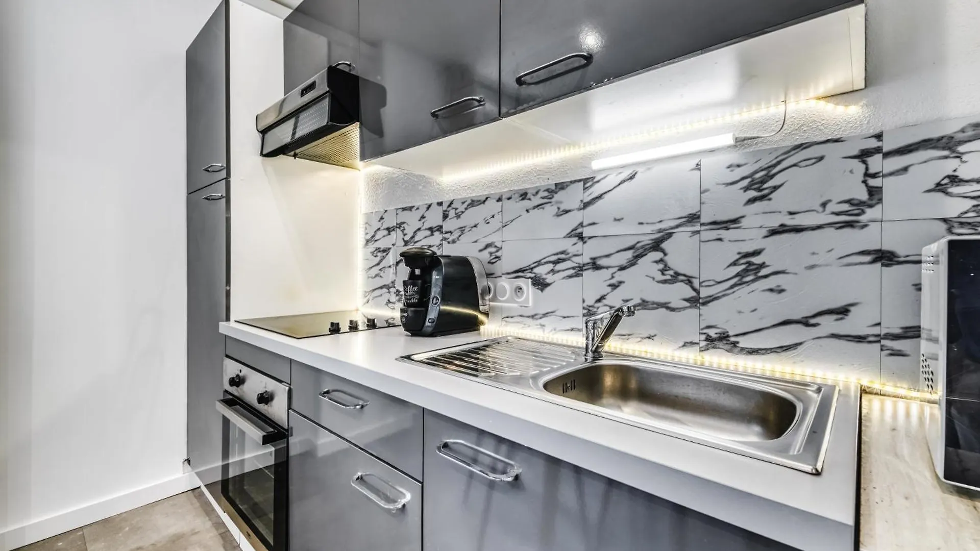 L'Aventure: Gaming Haven with Arcade, Billiards & Family-Friendly Amenities Apartment Saint-Etienne
